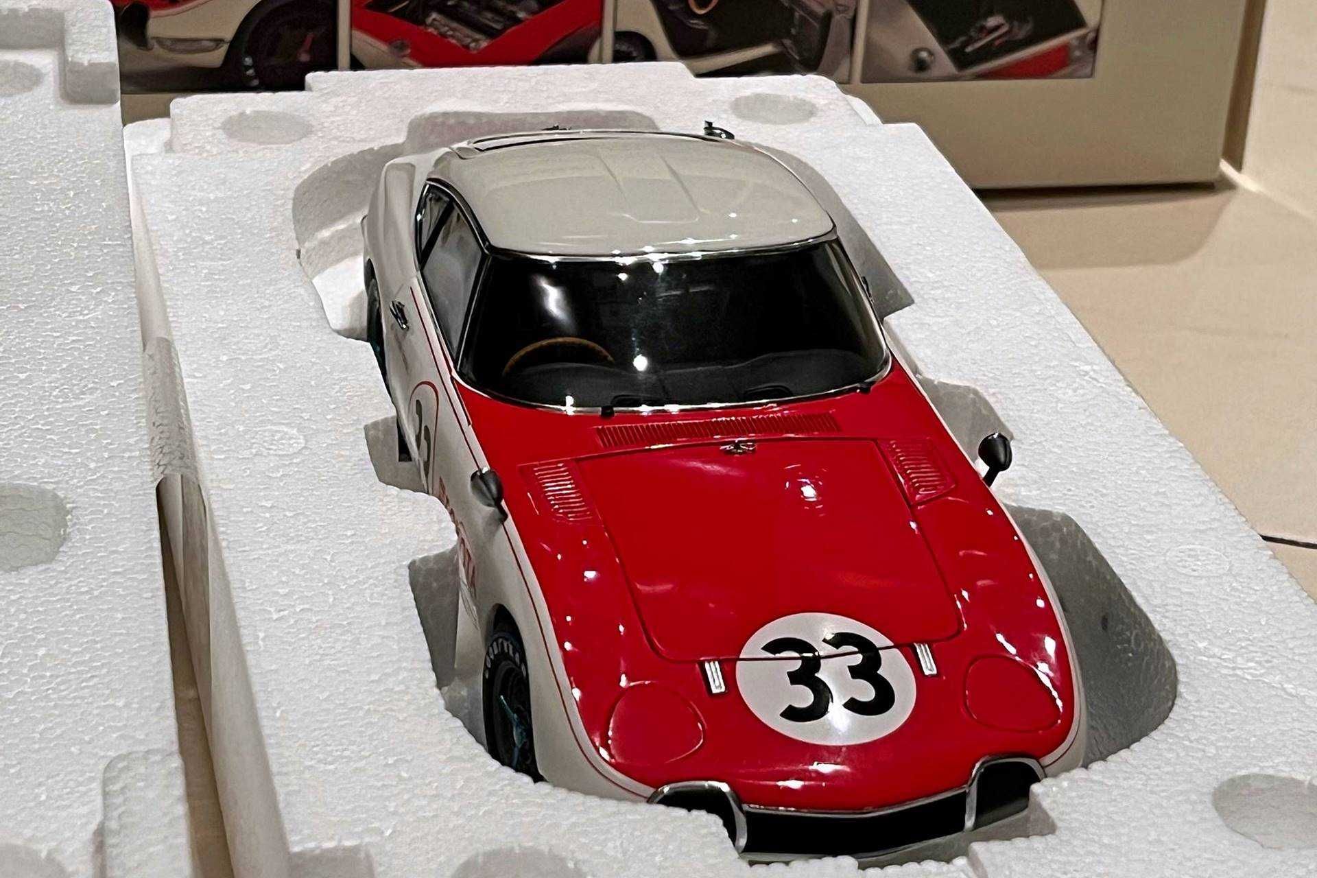 Model 1:18 AUTOart TOYOTA 2000 GT SCCA 1968 #33