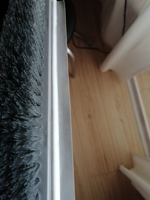 Щетка для мытья окон, пола, стен и чистки ковров