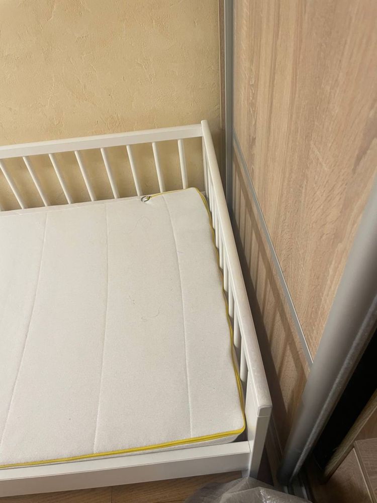 Продам детскую кровать IKEA с ограничителем