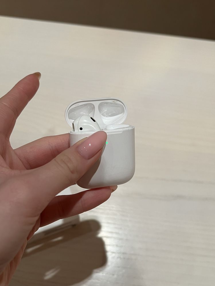 Airpods один наушник