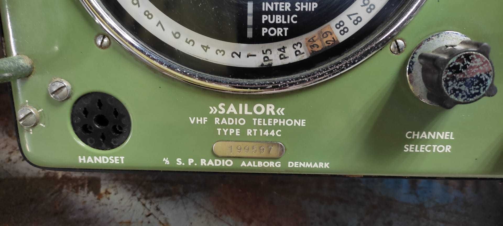 Rádio VHF vintage para decoração