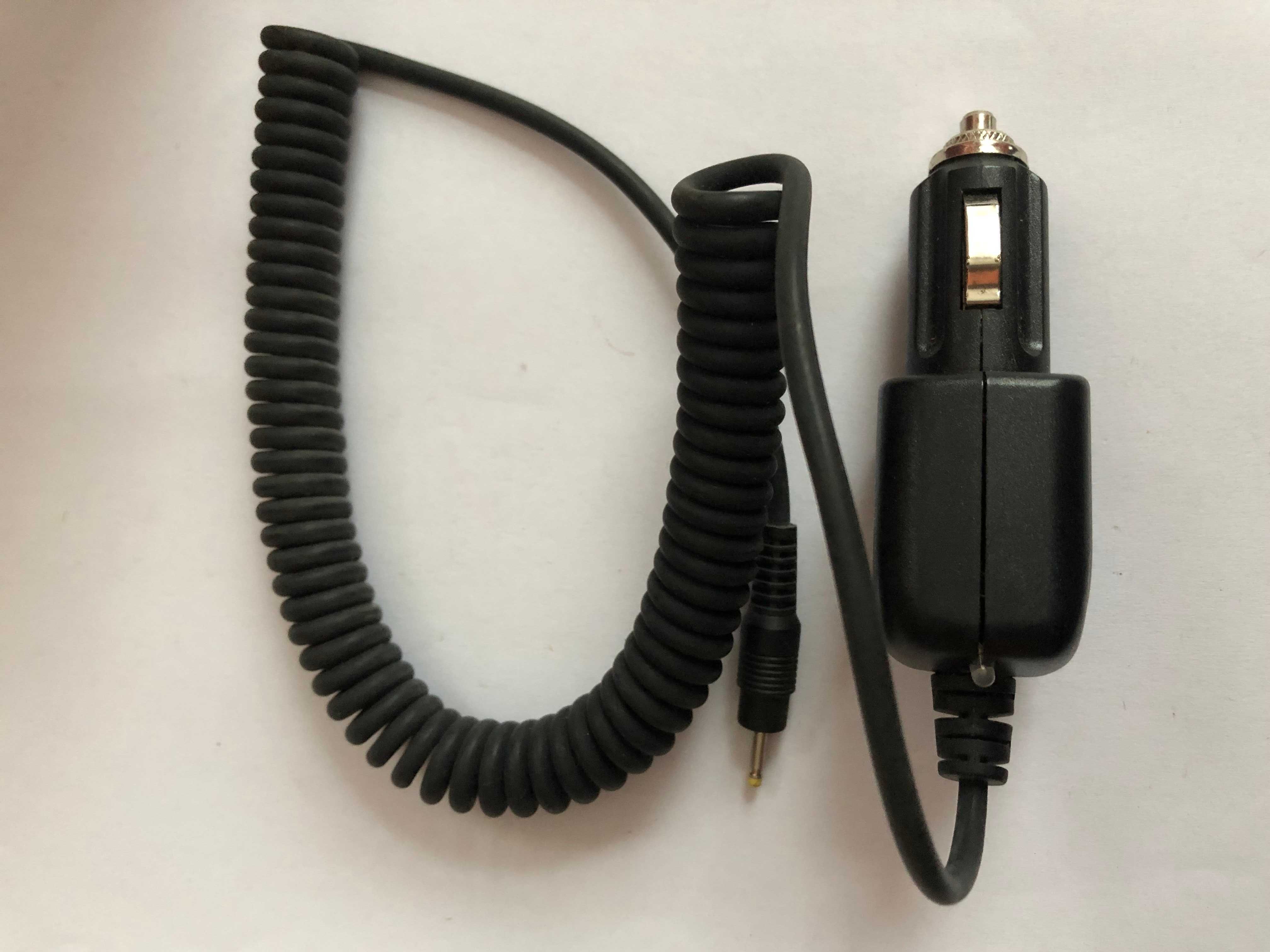 Ładowarka samochodowa 12V-24V /4,4V-10,5V wtyk fi 2,35 mm