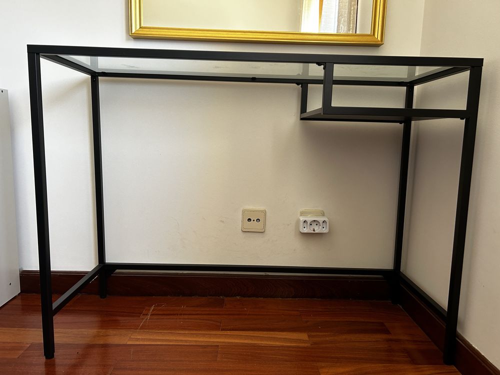 Mesa de vidro e metal em preto - IKEA