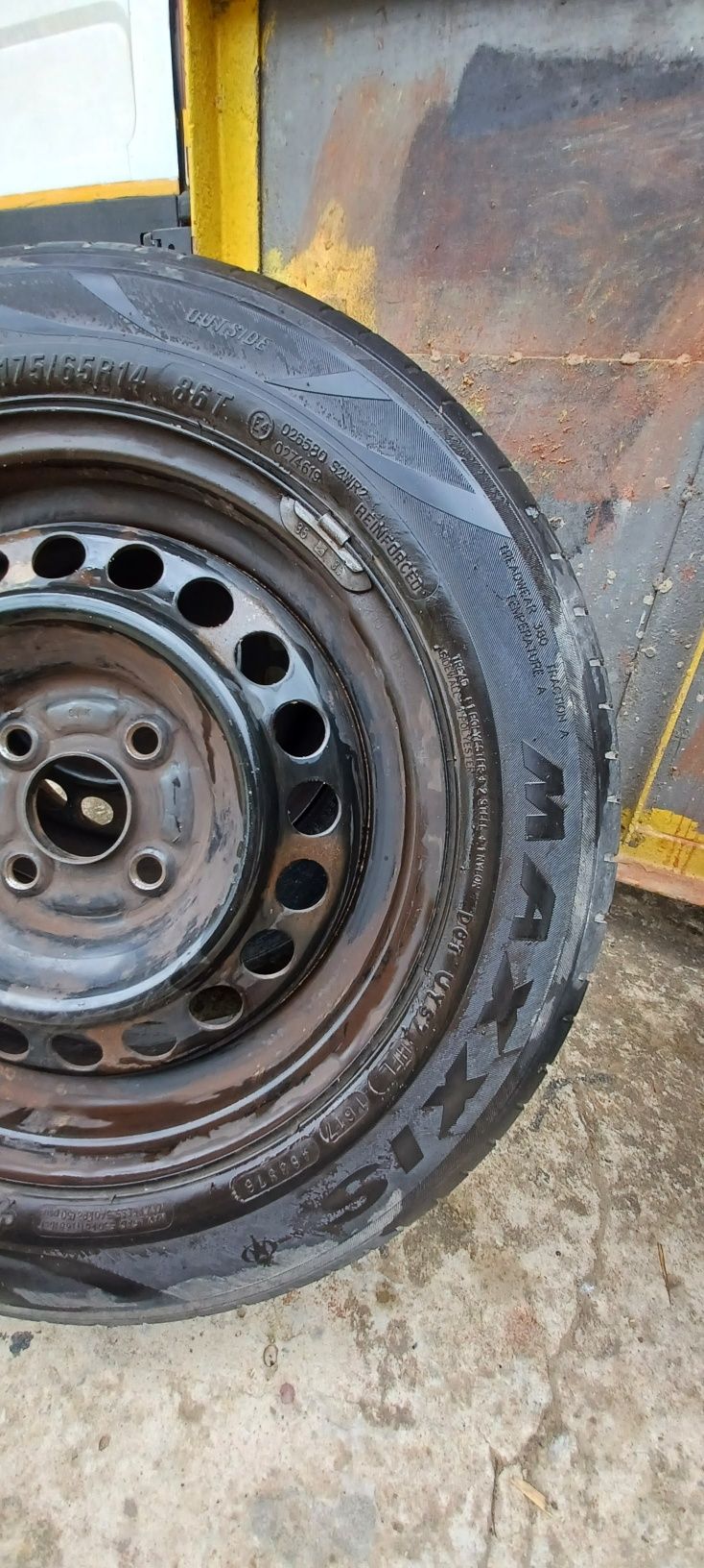 4 koła +  opony z felgami 175/65R14 (2 Dublop + 2 Maxxis )