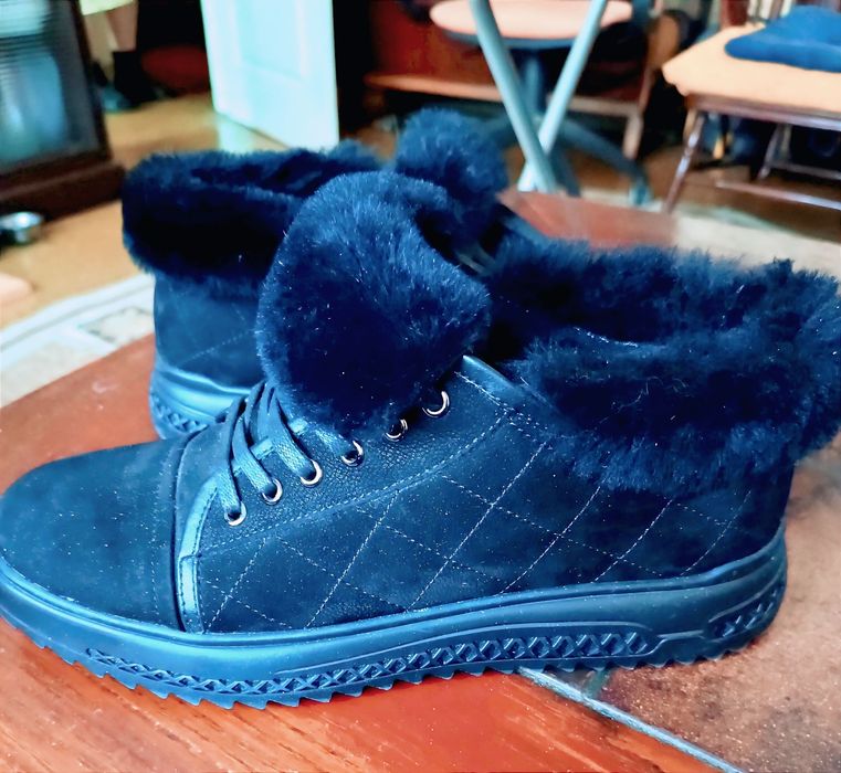 Продам зимние ботинки