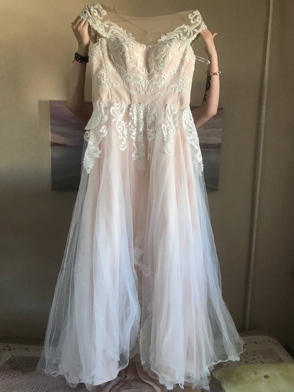 Прекрасна весільна сукня