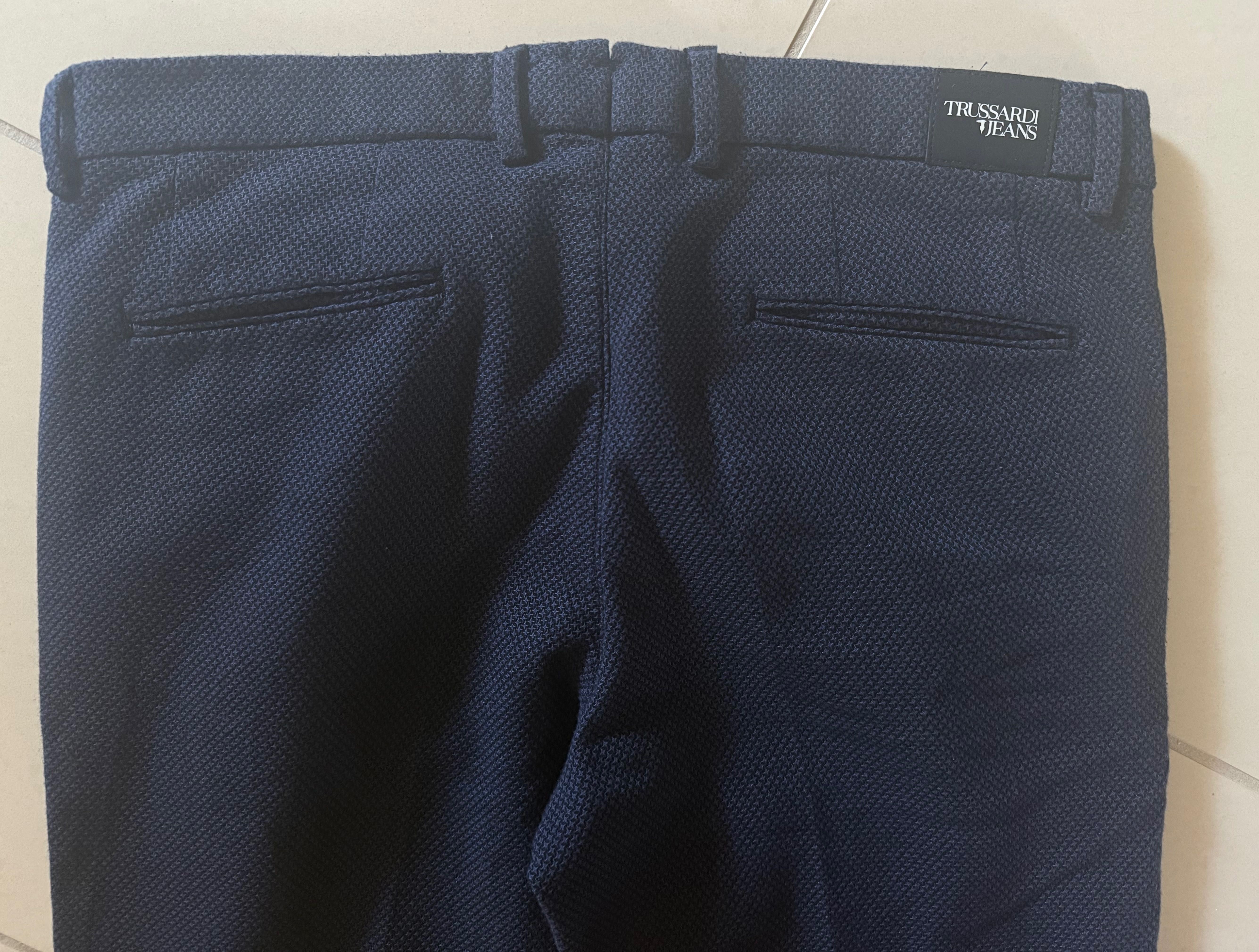 Granatowe męskie spodnie Trussardi Jeans rozmiar 46