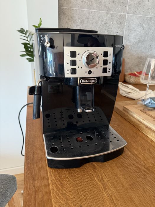 Uszkodzony ekspres Delonghi magnifica S
