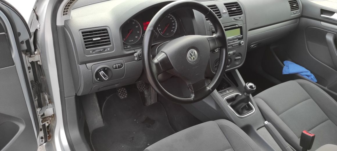 Volkswagen Golf V 1.4 mpi