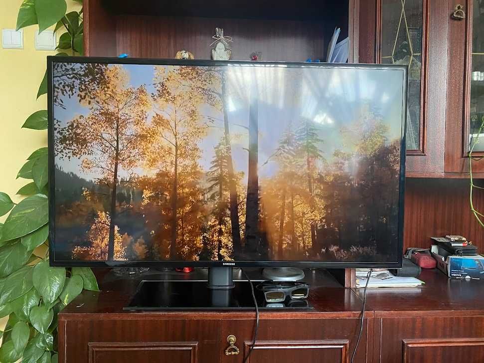 Telewizor Samsung UE46F6400 z 3D i konsola PS3