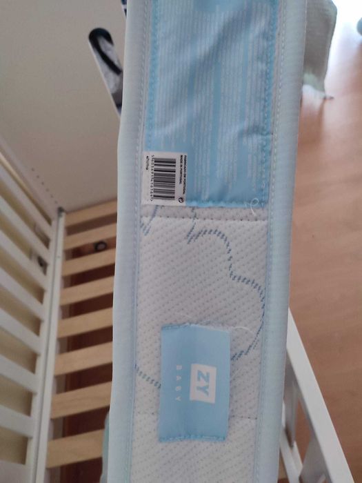 Cama de grades e colchão como novos