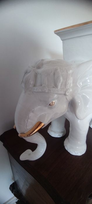 Elefante branco de porcelana