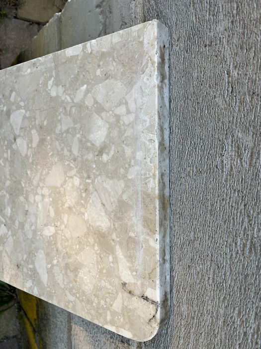 Parapet z konglomeratu