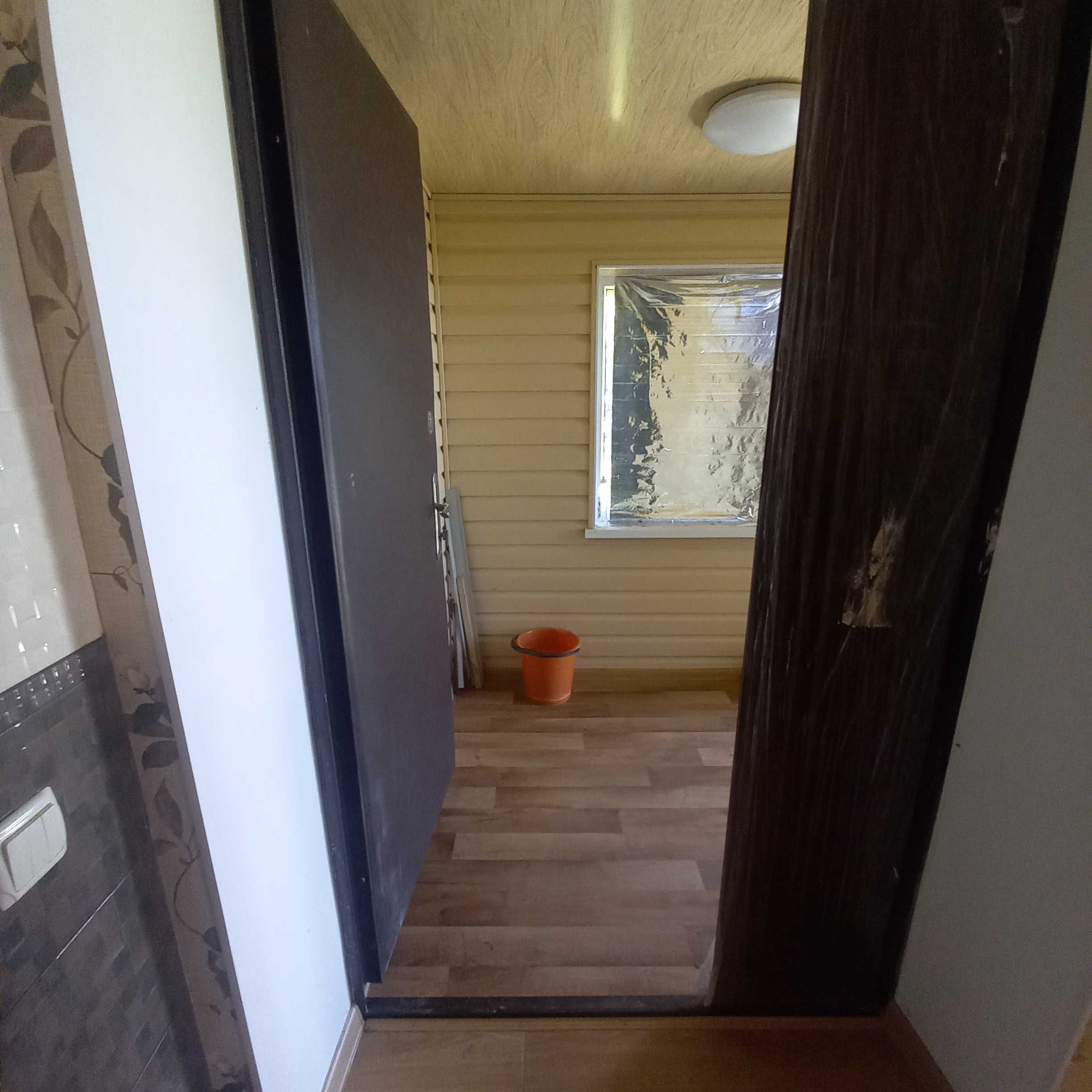 Продам .Пивденне(Южное) 1 комн.квартиру 31м.кв цена 9тис.500