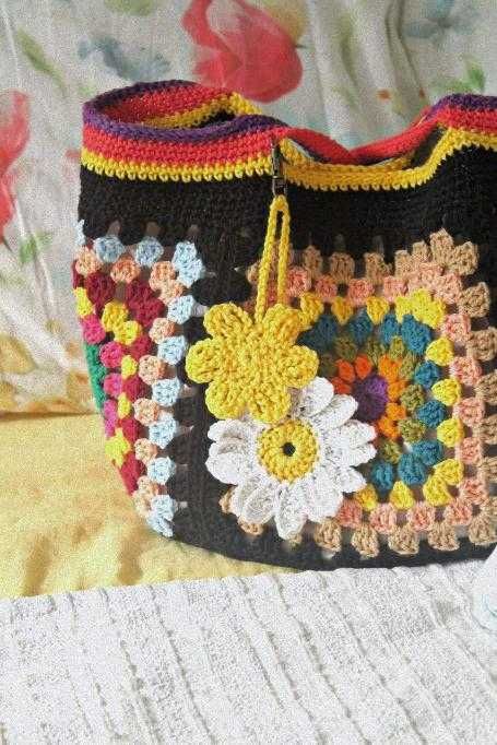 Saco em algodão, feito em crochet.