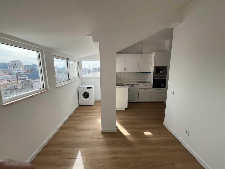 Fantástico T1 em Lisboa com Varanda e Muita Luz Natural