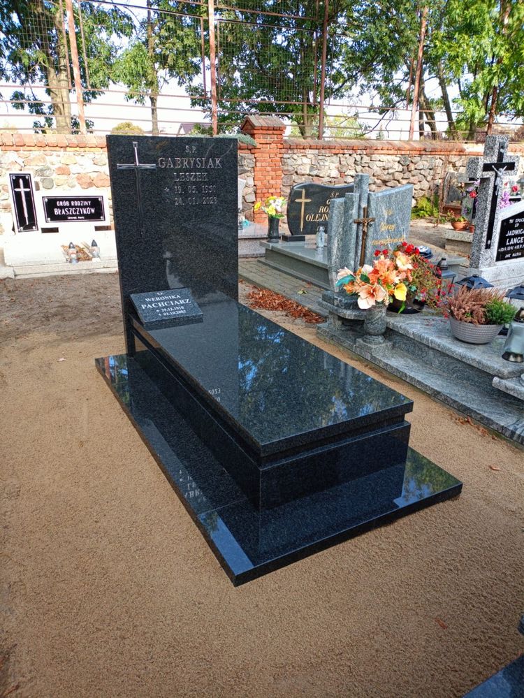 Parapety granitowe, nagrobki, blaty lazienkowe kuchenne
