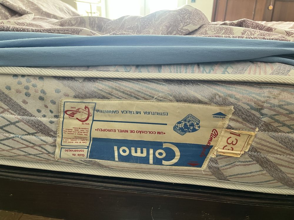 Cama + Colchao higienizado + 2 estrados