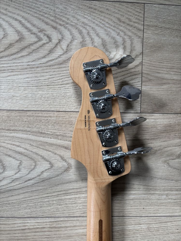 Fender player precision bass