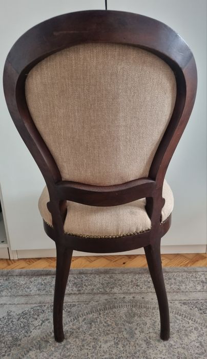 Cadeira clássica, impecável