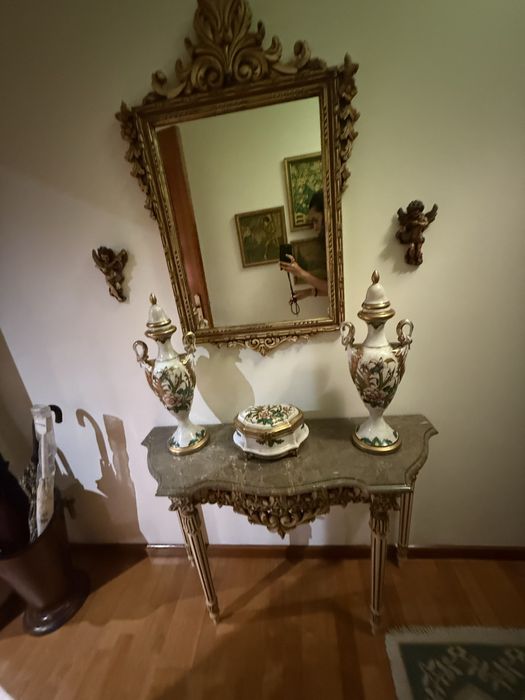 Comoda trabalhada com pedra