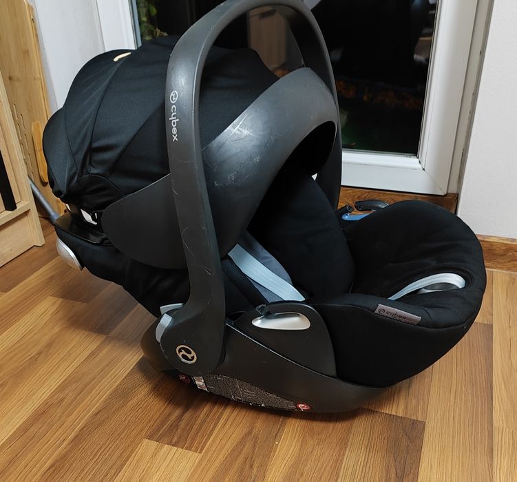 Fotelik samochodowy Cybex Cloud Q z bazą