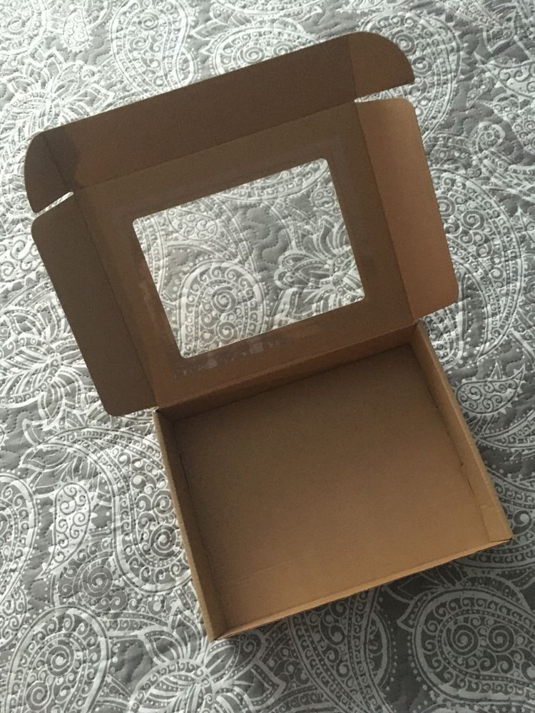 Pudełko 25x20x5 cm kartonik z okienkiem 250x200x50 mm makrama