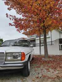 Carro Clássico Mercedes Benz 200 (123) - 1976