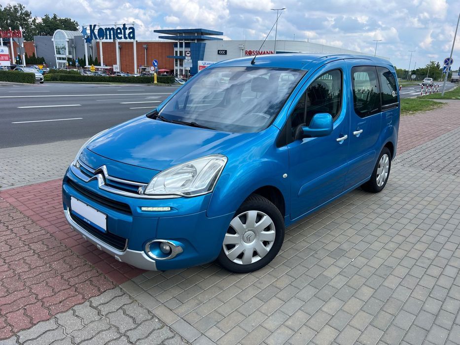 Citroën Berlingo 1,6 benzyna 158tkm LED HAK opony całoroczne!!!