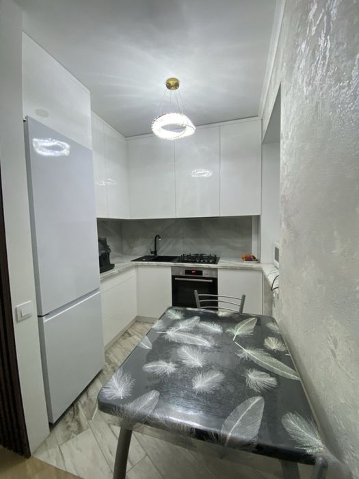 Продаю 2 комнатную квартиры м. Научная, пр. Науки, 23