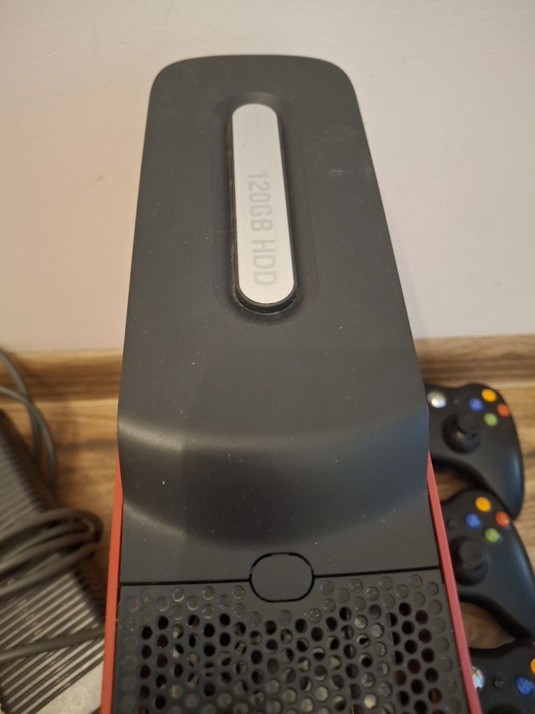 XBox 360 czerwony + 4 pady