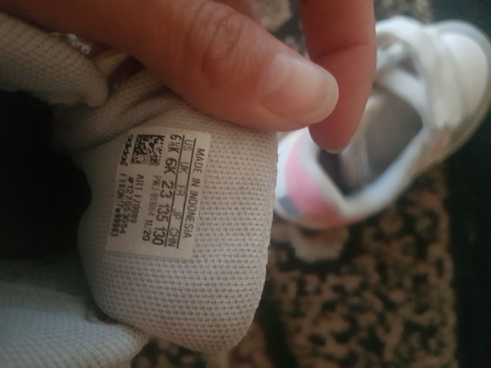 Продам кросовки Adidas