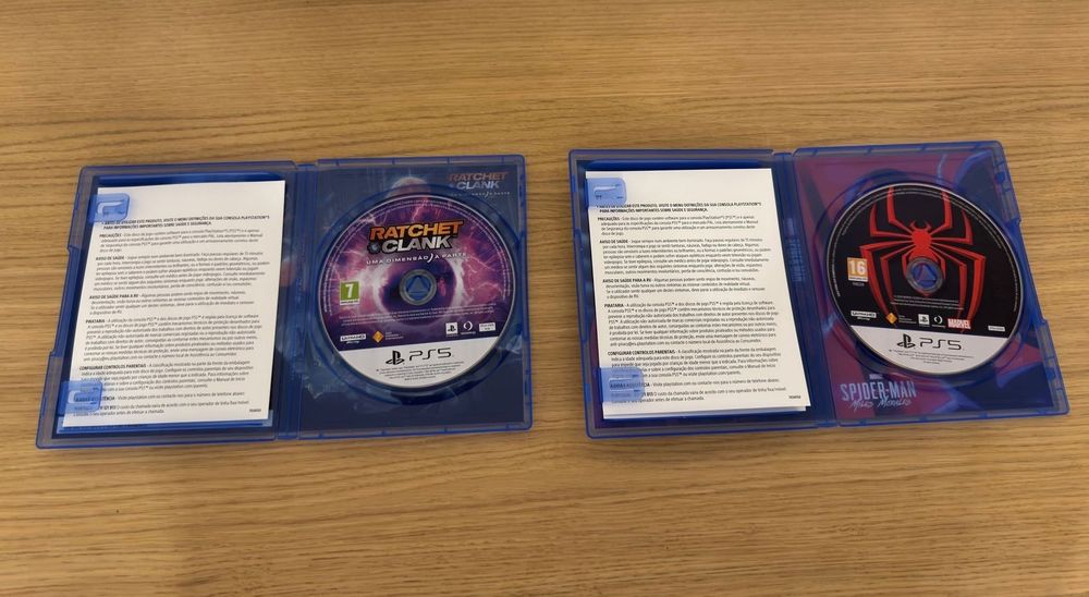 Playstation 5 + comandos + base + jogos