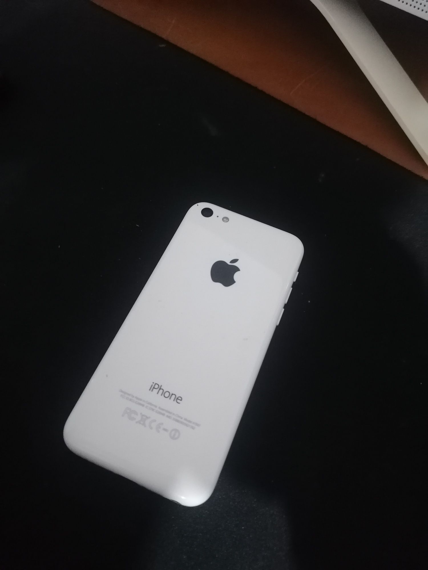 Iphone 5c 8gb + 1 capa