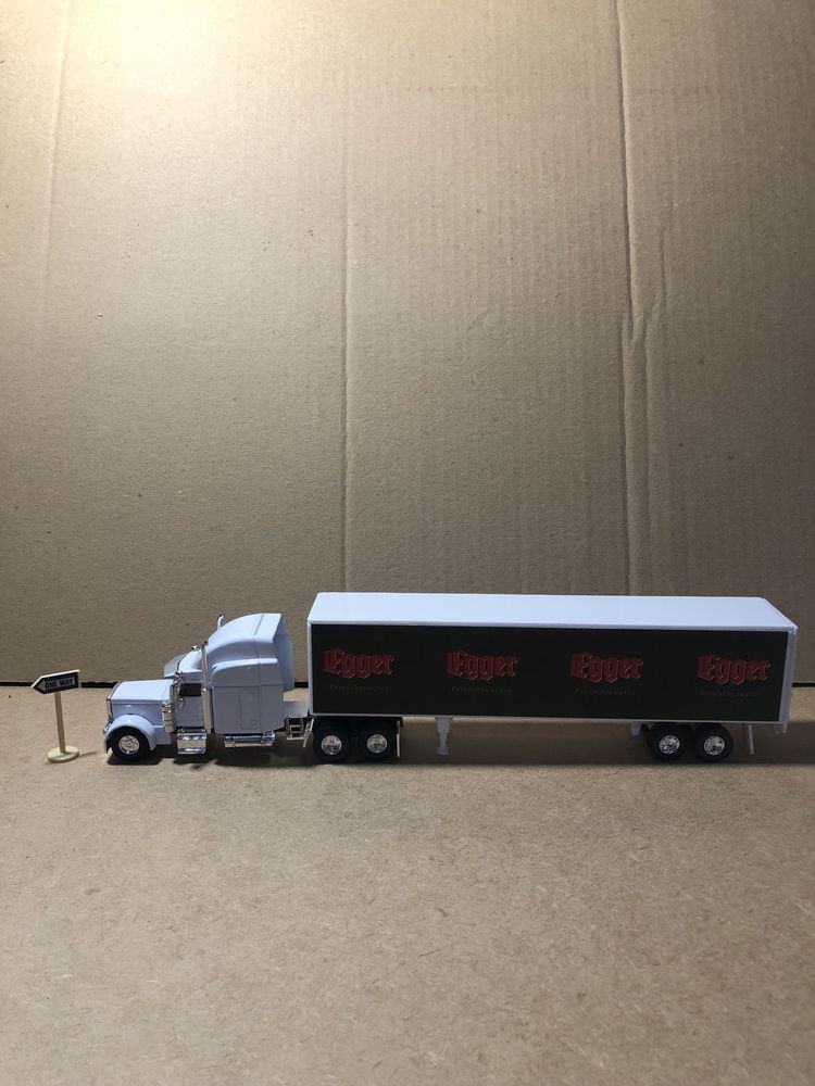 Camião miniatura novo em caixa