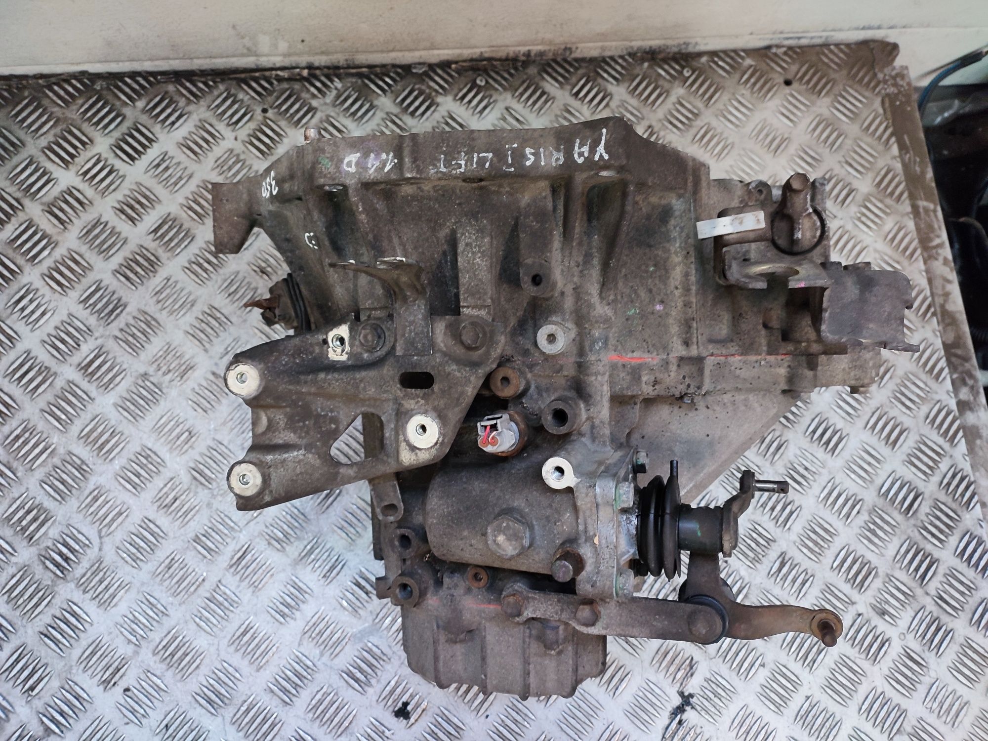 Toyota Yaris I lift 1.4 D4D skrzynia biegów