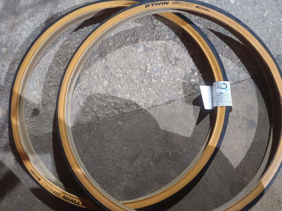 Vende se pneus de bicicleta pasteleira