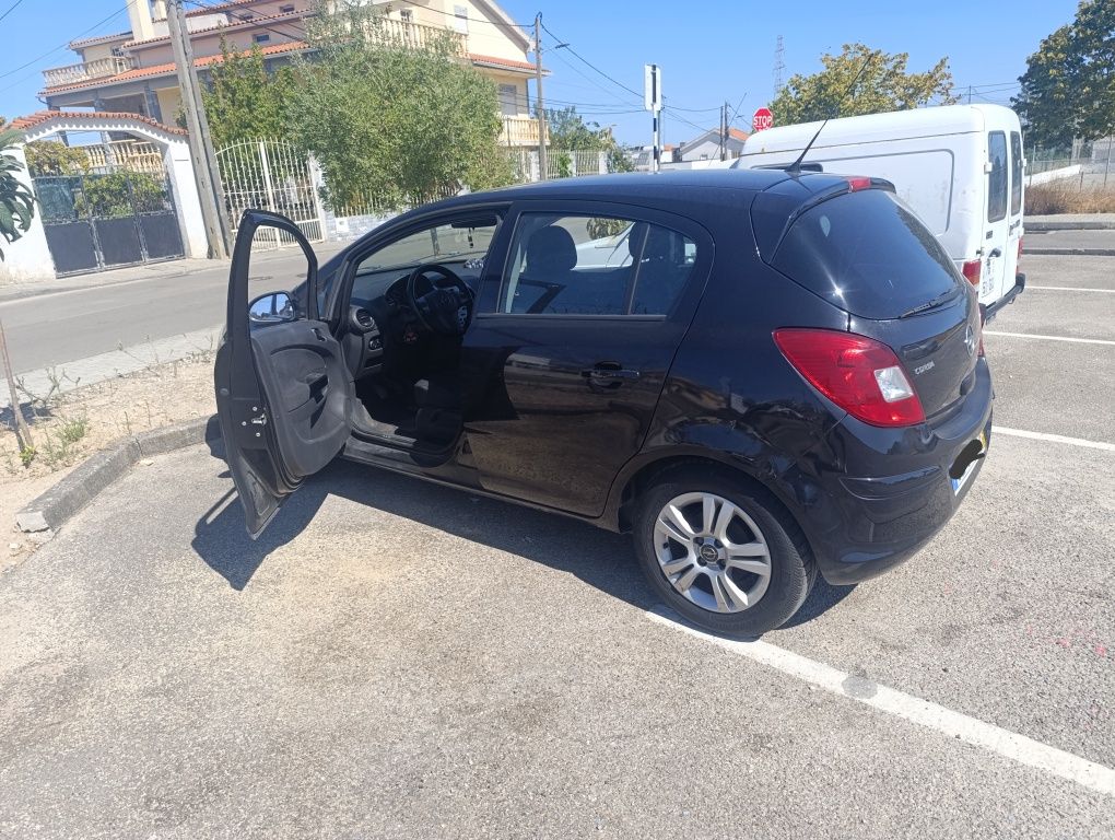 Opel corsa 1.2 gasolina 130.000km 2010