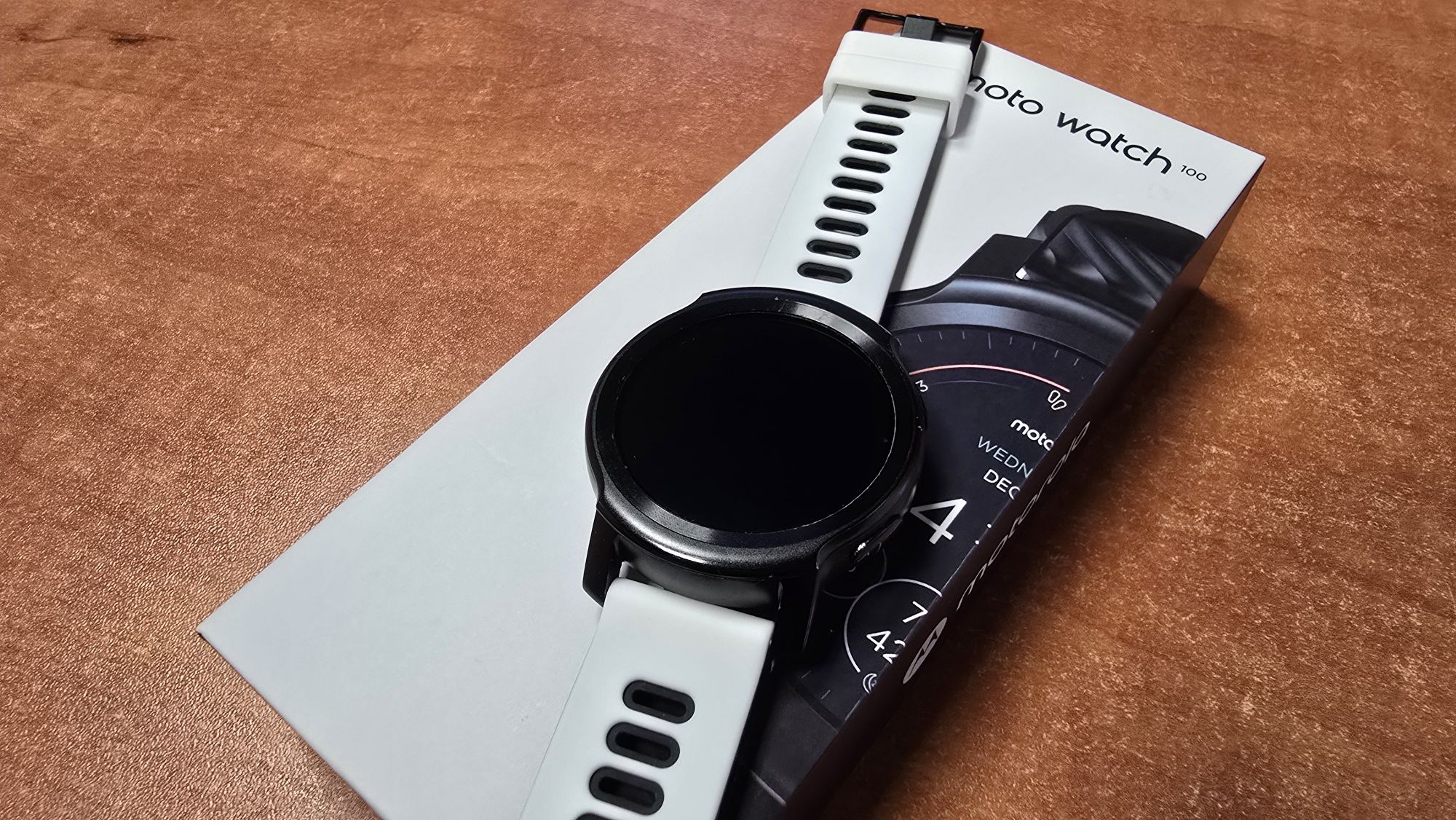 Motorola Moto Watch 100 czarna, stan bdb