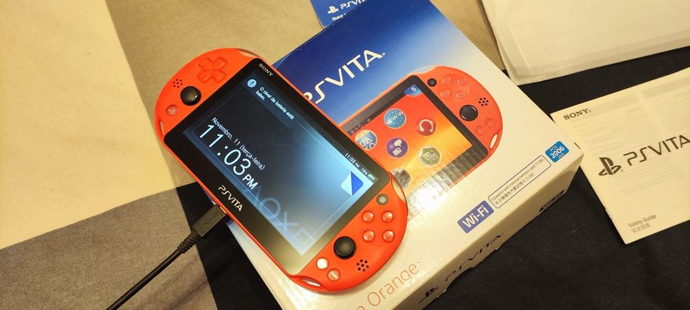 Ps Vita laranja em caixa + jogos
