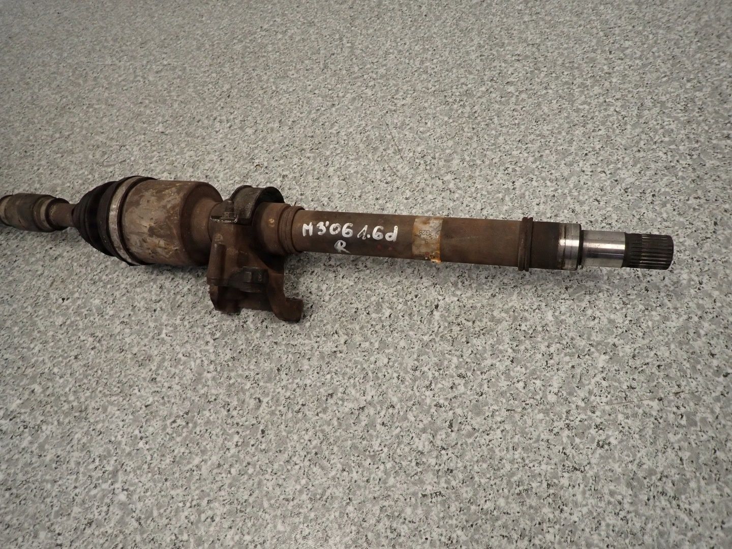 MAZDA3 MAZDA 3 1,6D 06 PÓŁOŚ PRZEDNIA PRAWA DŁUGA Z PODPORĄ