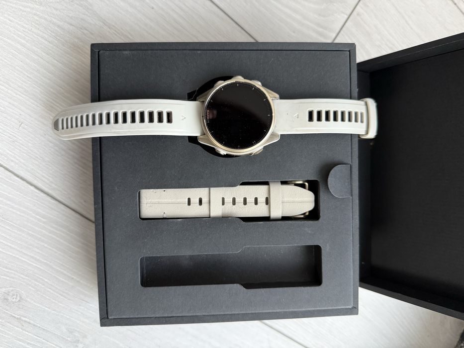 Zegarek Garmin fenix 8 - 43 mm