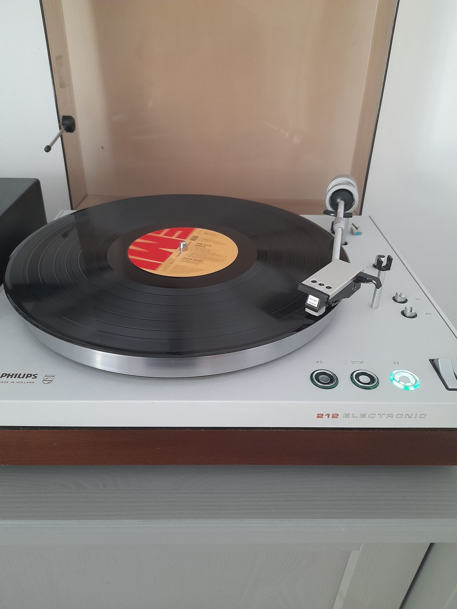 Gira discos Philips GA212