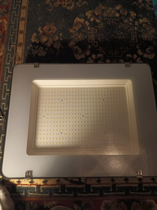 Lampa oświetleniowa led