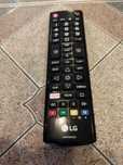 Controle remoto LG
A K B 7 5 6 7 5 3 2 1 como Novo!!
