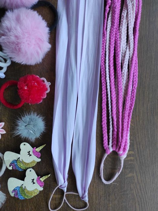 Набор аксессуаров для девочки: заколки, резинки, украшения для волос