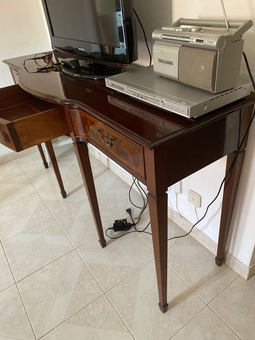 Aparador Inglês Centenário Madeira exótica 1,34