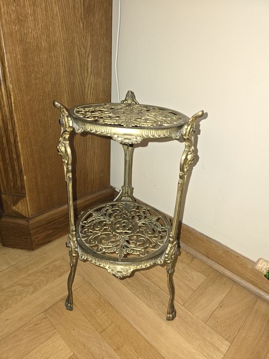 Metalowy kwietnik zloty piekny