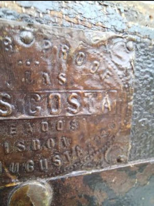 Baú arca de porão 1880 em madeira e ferro Dias Costa Lisboa