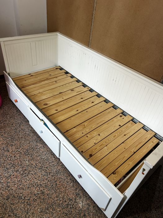 Cama Hemmes com gavetas